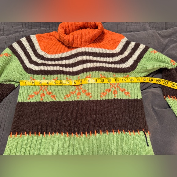 Vintage 90’s Orange and Green Women's Sweater in like new condition. - Picture 8 of 10